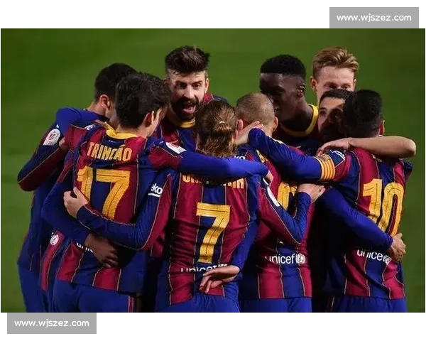 河南足球教父画像遭泼红漆 成都球迷极端行为引发公愤 河南足球教父画像遭泼红漆 成都球迷极端行为引发公愤